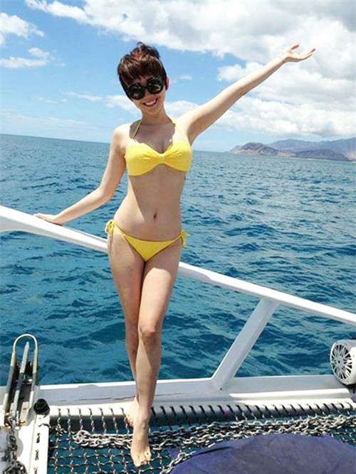 ngan ngo ngam my nhan viet khoe dang tren du thuyen hinh anh 7