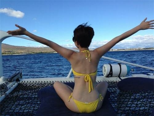 ngan ngo ngam my nhan viet khoe dang tren du thuyen hinh anh 8