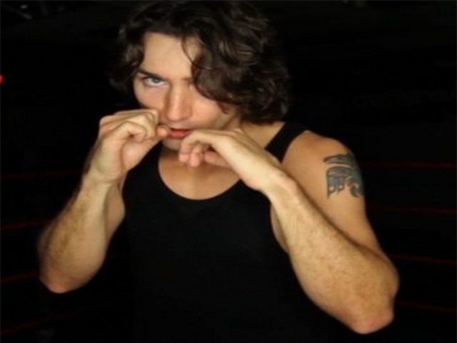 ly giai hinh xam ky bi tren tay tan thu tuong canada hinh anh 1