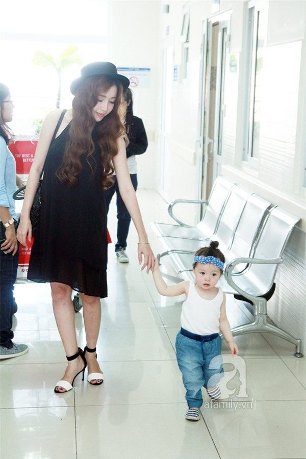 Elly Trần & bé Cadie Mộc Trà
