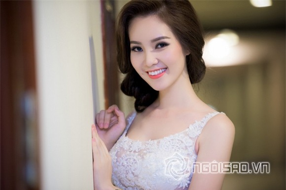 Á hậu Thụy Vân lộng lẫy 2