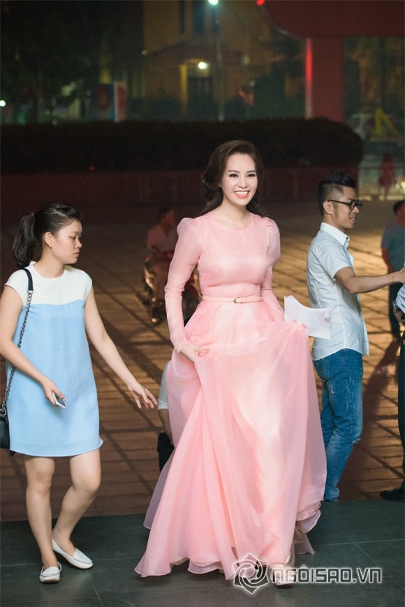 Á hậu Thụy Vân lộng lẫy 11