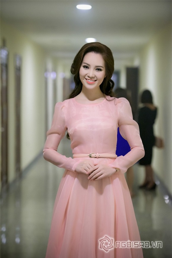 Á hậu Thụy Vân lộng lẫy 10