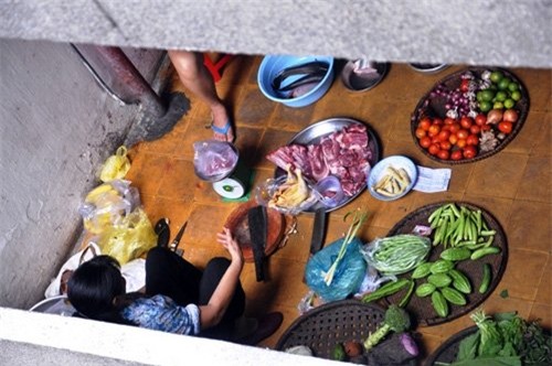 hop cho sam uat giua hanh lang chung cu o tp.hcm hinh anh 1