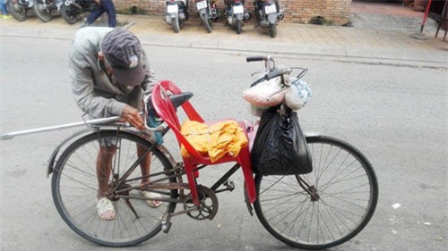 Ước mơ đơn sơ của cụ ông gần trăm tuổi bán vé số - 2