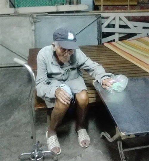 Ước mơ đơn sơ của cụ ông gần trăm tuổi bán vé số - 3