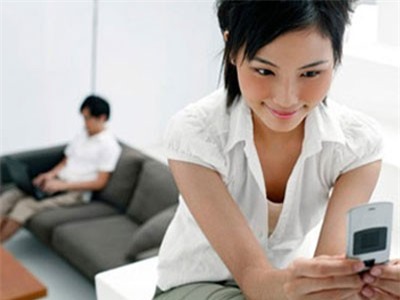 Làm cùng công ty với chồng, vợ vẫn ngoại tình được - 1