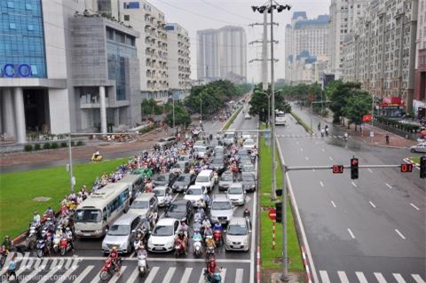 Giat minh voi cach tham gia giao thong coi thuong tinh mang