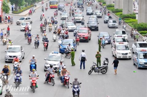 Giat minh voi cach tham gia giao thong coi thuong tinh mang