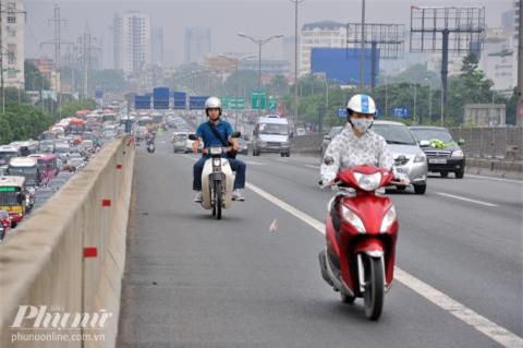 Giat minh voi cach tham gia giao thong coi thuong tinh mang