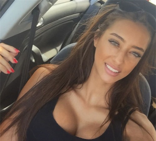 vẻ mỹ mièu của hoa hau serbia “thac loan” cung ronaldinho hinh anh 1