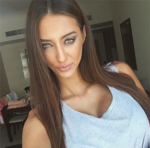 vẻ mỹ mièu của hoa hau serbia “thac loan” cung ronaldinho hinh anh 4