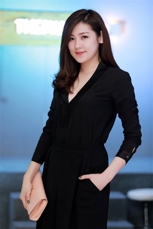 MC Huyền Châu gợi cảm bên dàn Á hậu, Hoa hậu - 3