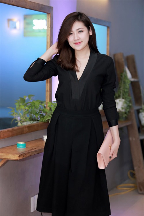 MC Huyền Châu gợi cảm bên dàn Á hậu, Hoa hậu - 4