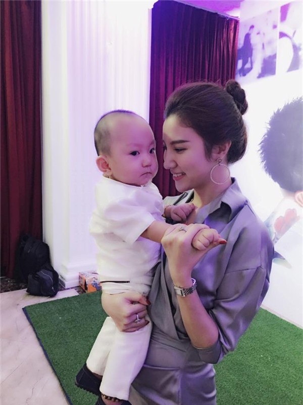 Sinh nhật con trai Tuấn Hưng