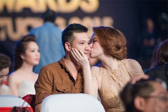 Hoàng Thùy Linh, Jennifer Phạm, Đông Nhi, Thủy Tiên, Công Vinh