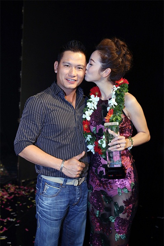 Hoàng Thùy Linh, Jennifer Phạm, Đông Nhi, Thủy Tiên, Công Vinh