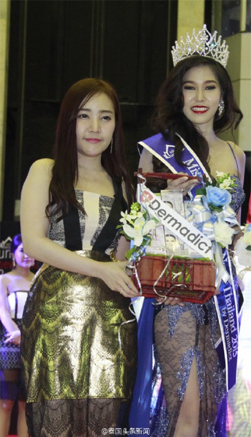Hoa hậu Thái Lan quỳ gối trước xe rác của mẹ sau khi đăng quang 8