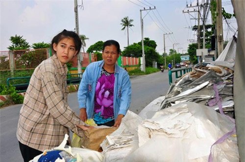 co gai nhat rac 17 tuoi bat ngo dang quang hoa hau hinh anh 3