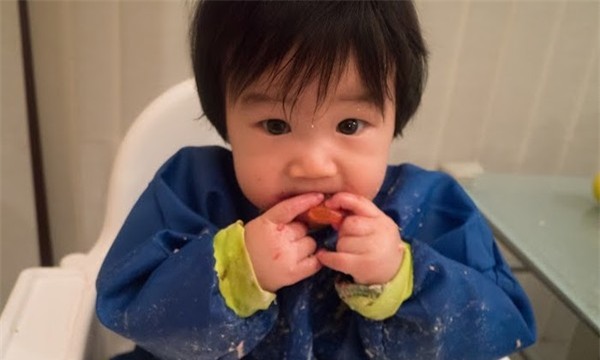cho con ăn dặm từ mấy tháng tuổi 2