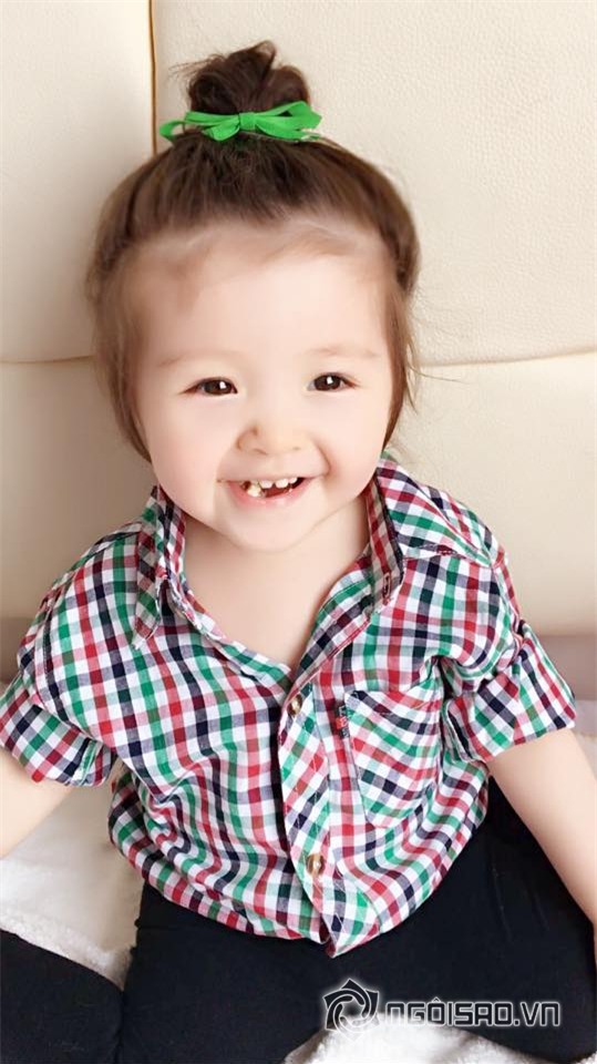 Cadie mặc áo sơ mi caro 7