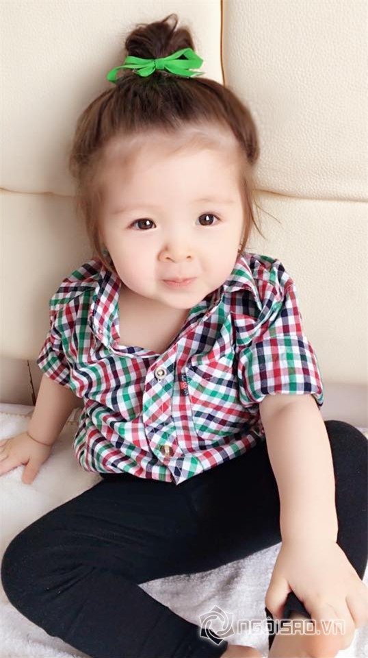 Cadie mặc áo sơ mi caro 5