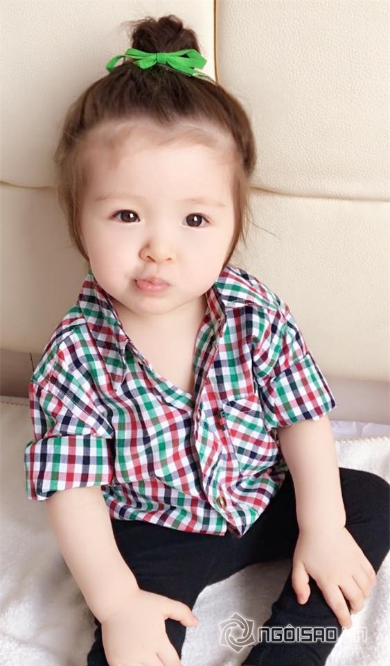 Cadie mặc áo sơ mi caro 3