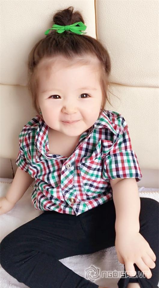 Cadie mặc áo sơ mi caro 2