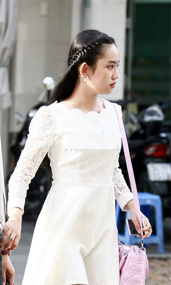 Lòng tham vọng của cô gái 17 tuổi Thúy Vi khiến không ít người phải ái ngại