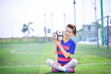 Tham gia một số hoạt động người mẫu ảnh.