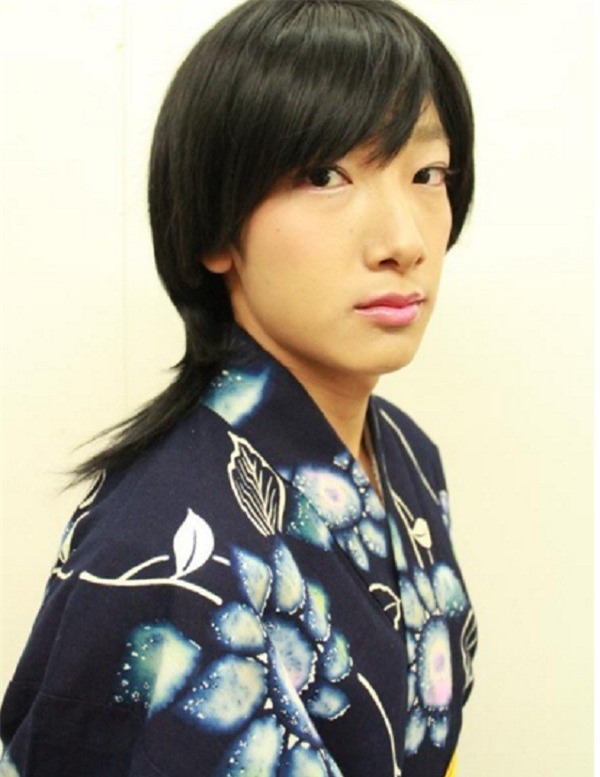 cuoc-thi-gia-gai-cua-nam-sinh-Nhat-4-683eb