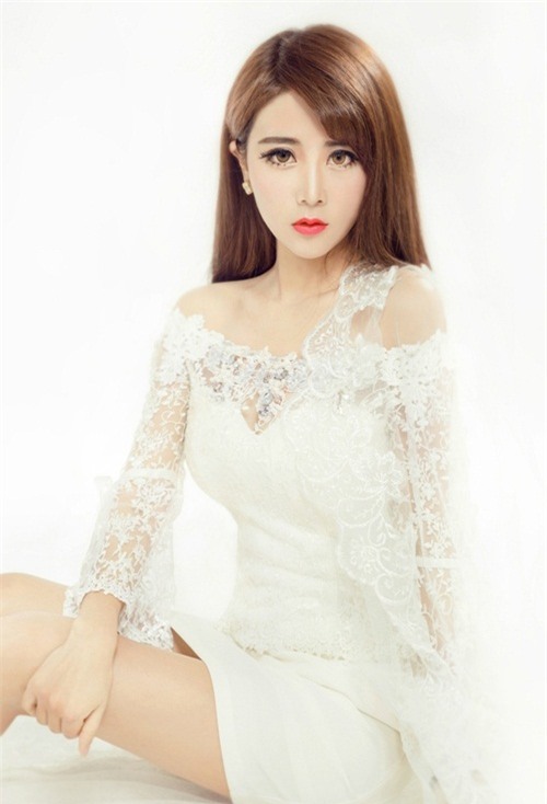 Nữ thạc sĩ xinh đẹp khoe thân hình nóng bỏng - 11