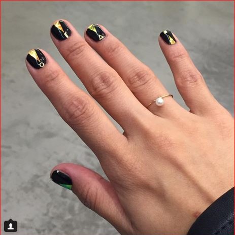 Bạn gái Hàn Quốc mê mẩn màu nail như kính vỡ - 13