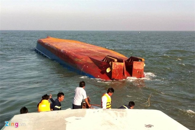 Hiện trường cứu hộ vụ chìm tàu, 5 người mất tích