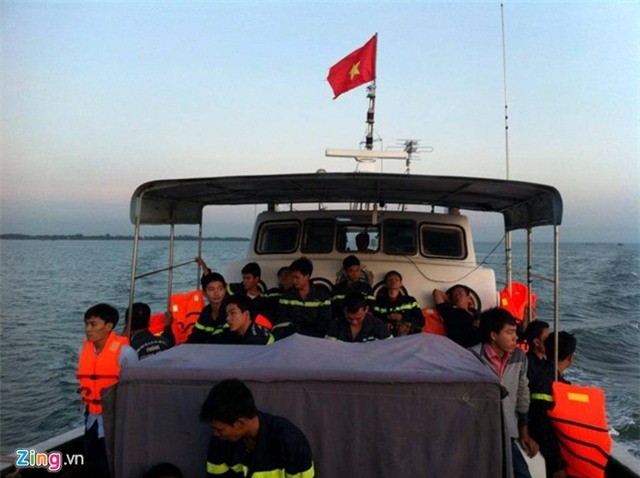 Hiện trường cứu hộ vụ chìm tàu, 5 người mất tích