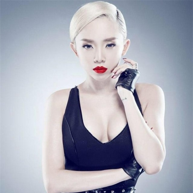 8 ca si, dien vien mat xinh, dang dep nhu hoa hau hinh anh 2