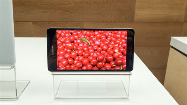 Khi tiêu chuẩn Quad HD đã không còn gì lạ lẫm và thời đại 4K cũng đã tiến tới rất gần, năm 2015 cũng là năm đầu tiên chứng kiến mức giới hạn 800 PPI bị phá vỡ.