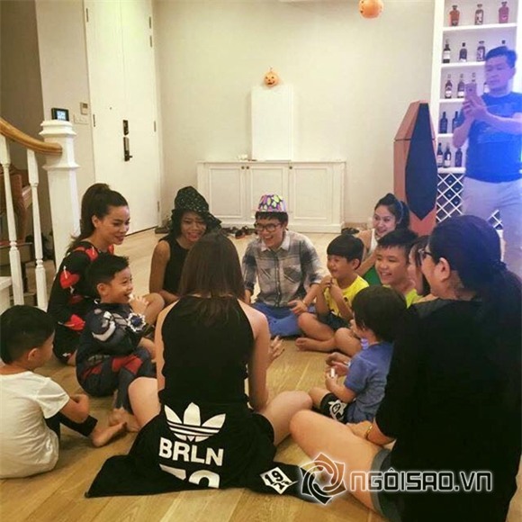 Hà Hồ nhí nhảnh mở tiệc đón Halloween cùng con trai 8