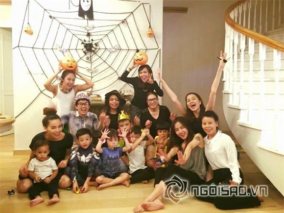 Hà Hồ nhí nhảnh mở tiệc đón Halloween cùng con trai 3