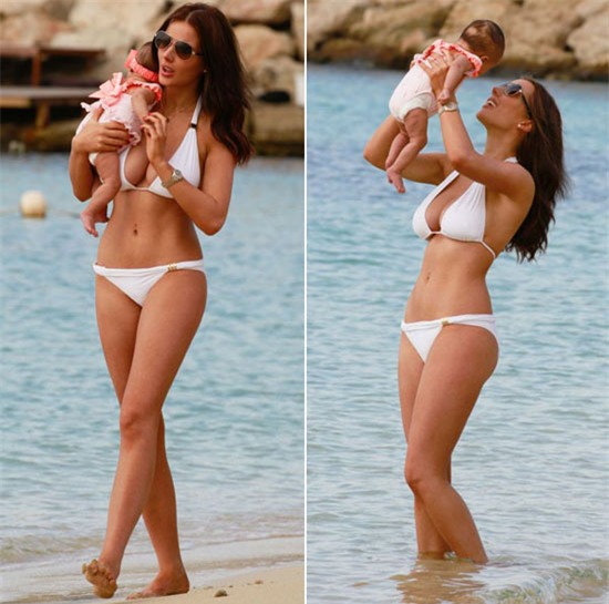 Người tình của tiền vệ Aston Villa khiến chị em phát ghen với bụng phẳng lỳ, vòng eo thon gọn cùng làn da mịn màng, thân hình căng tràn sức sống.