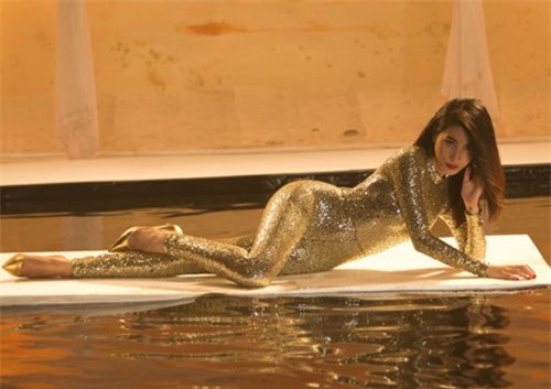 thuy tien an mac gay soc sau on ao lo mat con hinh anh 4