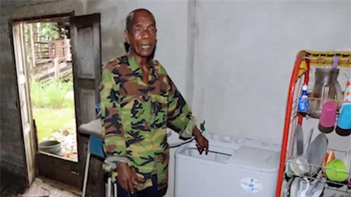 Phẫn nộ mẹ nhẫn tâm bỏ con sơ sinh trong máy giặt - 1