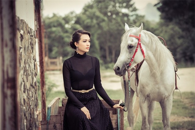 Á hậu Lệ Hằng với vẻ đẹp cổ điển