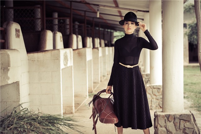 Á hậu Lệ Hằng với vẻ đẹp cổ điển