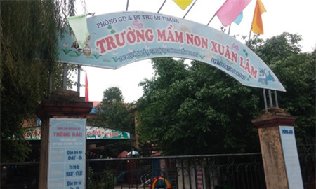 bé, mầm non, gãy chân, phụ huynh, bức xúc