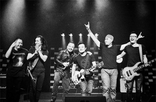 ngam net phong tran dac trung cua rocker tran lap hinh anh 3