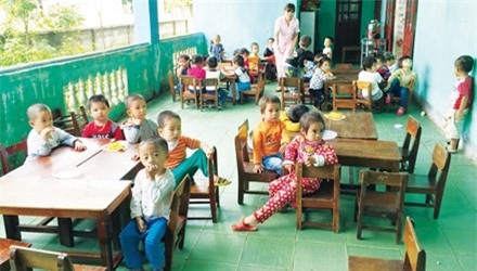 Phụ huynh không cho con ăn ở trường vì lo bị bớt khẩu phần