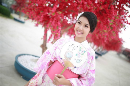 Soi cận mặt