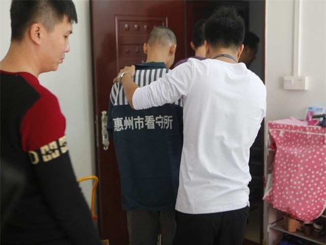 tq: vo chong ru nhau lam 1,4 ti tien gia tai nha hinh anh 3