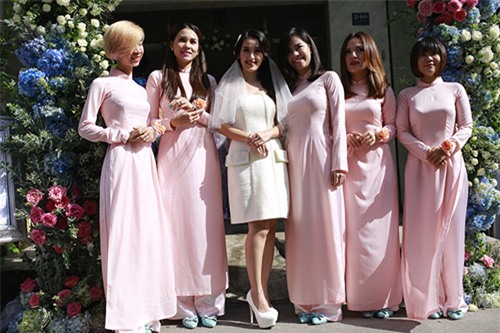 Áo dài ăn hỏi đẹp tinh khôi của cô dâu Tú Vi - 11